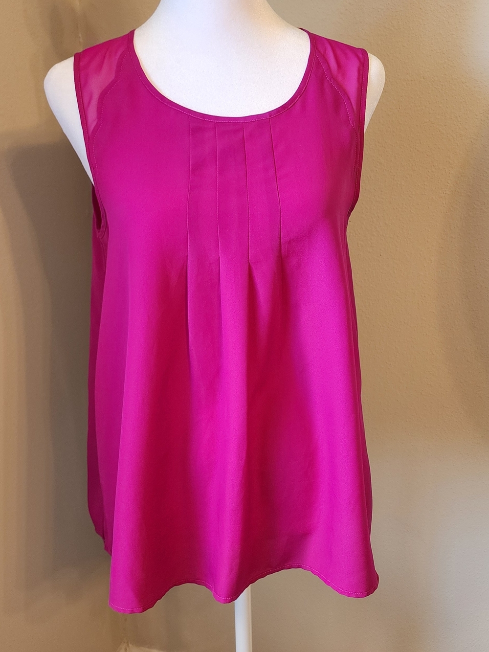 41 Hawthorn Fuchsia Pleated Sleeveless Scoop Neck Top